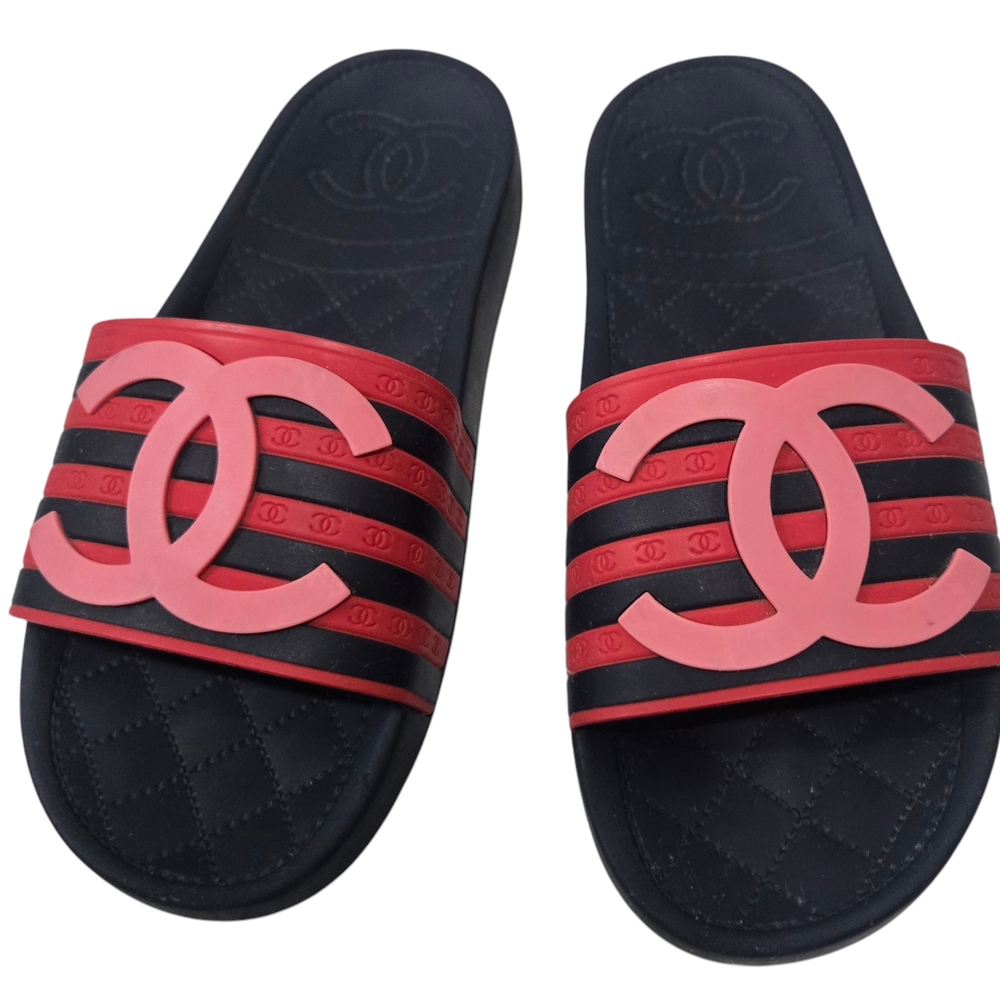 CHANEL Navy and Red Logo Slide Sandals - Picture 4 of 5